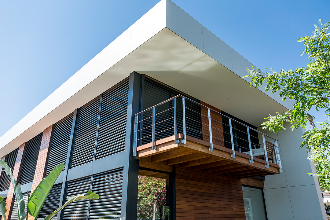 Vivienda unifamiliar Sant Cugat del Vallès de Artigas Arquitectos y equipada con persianas de aluminio Metal·lic de Gradhermetic 9
