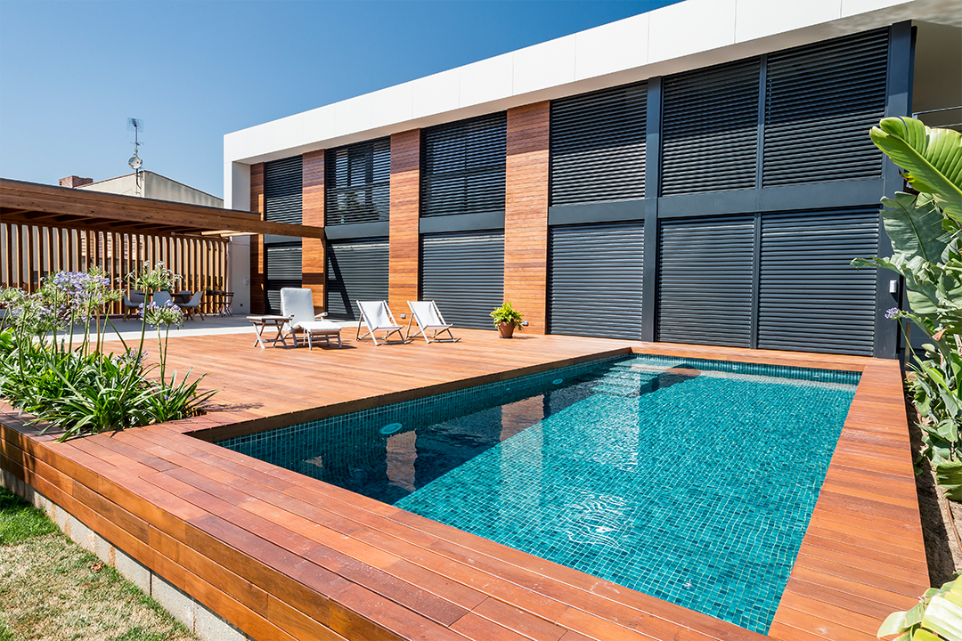 Vivienda unifamiliar Sant Cugat del Vallès de Artigas Arquitectos y equipada con persianas de aluminio Metal·lic de Gradhermetic